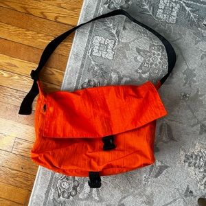 DO NOT BUY Reserved for @rootrot TRADE Baggu Messenger Bag